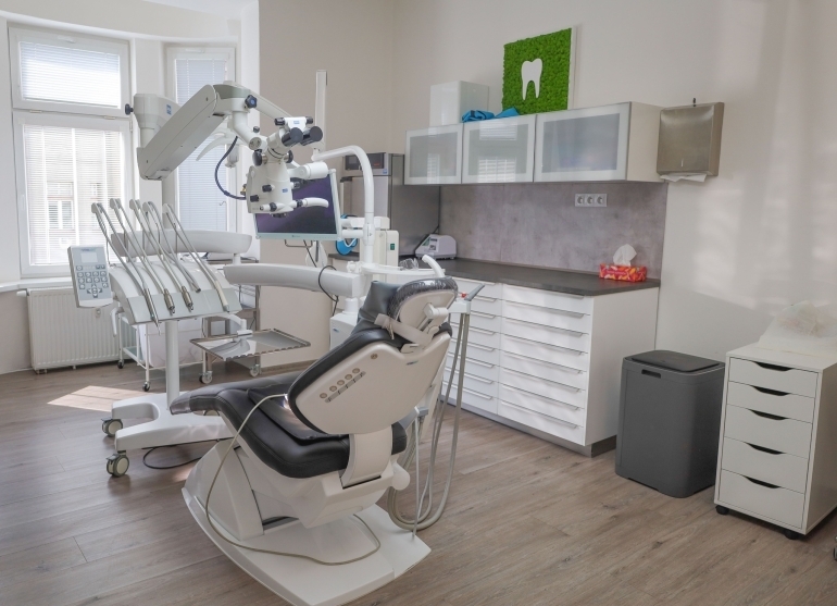 ZUBNÍ LÉKAŘ/-KA PARDUBICE