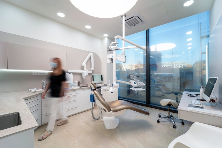 Zubní instrumentářka Praha 7