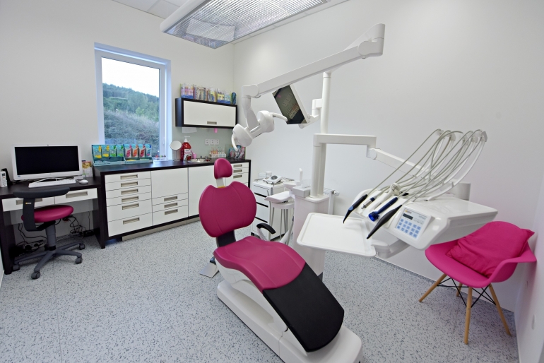 Hledáme dentální hygienistku !!! Hledáme dentální hygienistku !!!