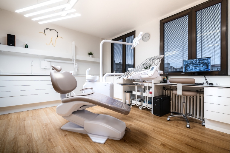 Zdravotní sestra nebo zubní instrumentářka