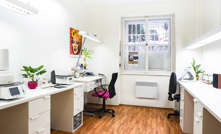 Pronájem zubní laboratoře P10 Pronájem zubní laboratoře P10