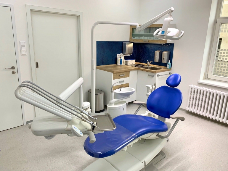 Přijmeme dentální hygienistku Přijmeme dentální hygienistku