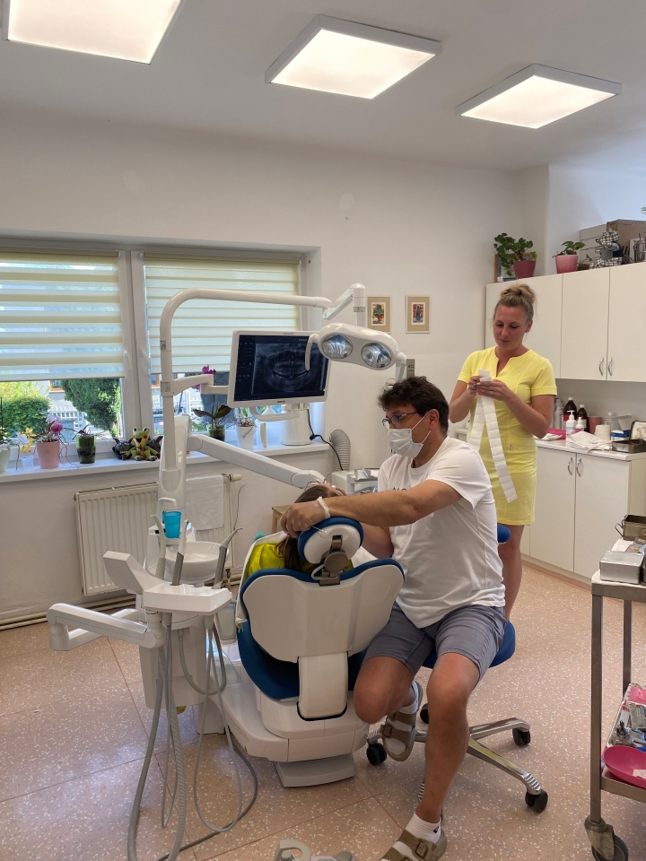 Pracovní nabídka pro zubního lékaře nebo dentální hygienistku
