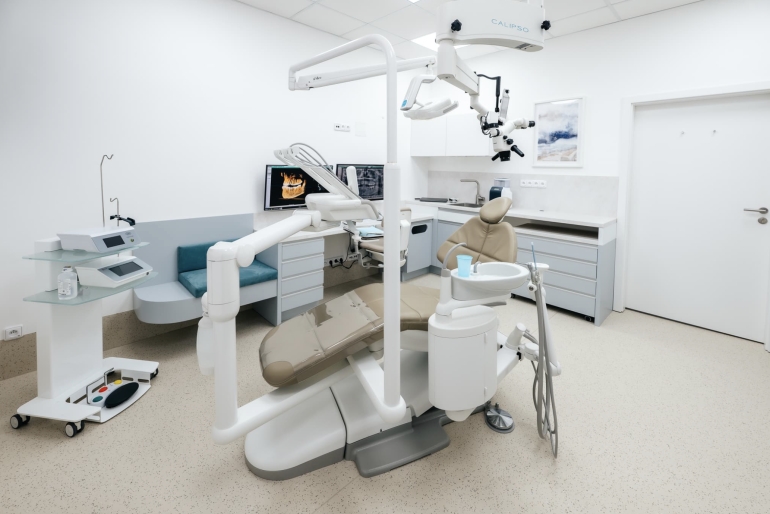 ZUBNÍ LÉKAŘKA / LÉKAŘ – ESTHESION 