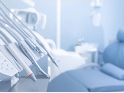 HLEDÁME VEDOUCÍ ZUBNÍ LÉKAŘKU/ ŘE DO NOVÉ DENTÁLNÍ KLINIKY
