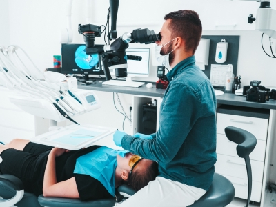 HLEDÁ SE ZUBNÍ LÉKAŘ/KA DO DENTÁLNÍ KLINIKY HRADČANSKÁ